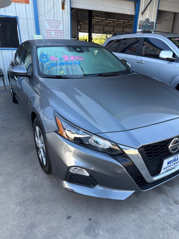 2022 Nissan Altima Image 2