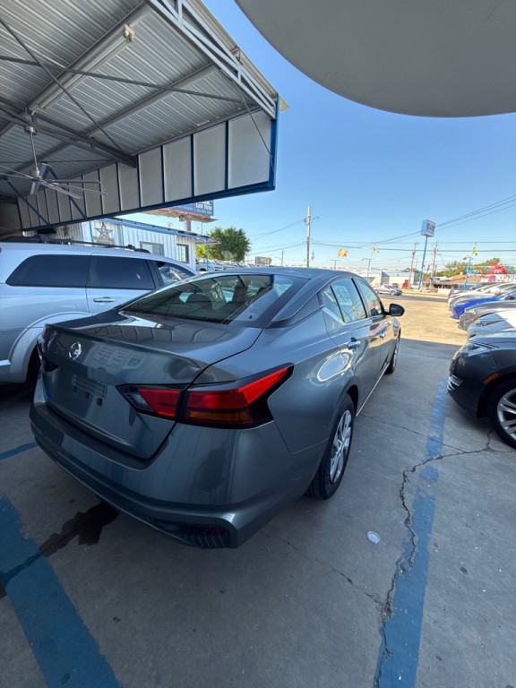 2022 Nissan Altima Image 3