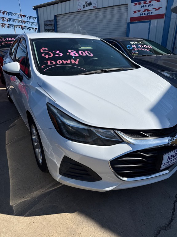 2019 Chevrolet Cruze Image 2