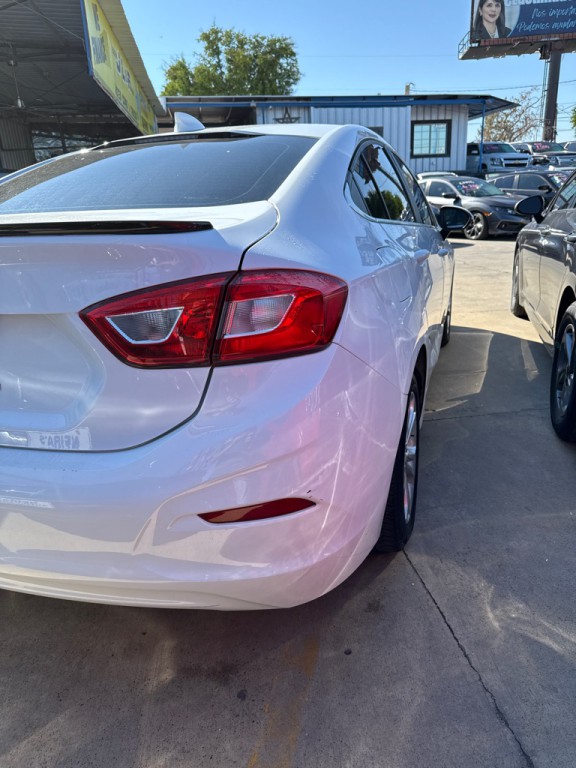 2019 Chevrolet Cruze Image 3