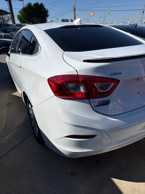 2019 Chevrolet Cruze Image 4