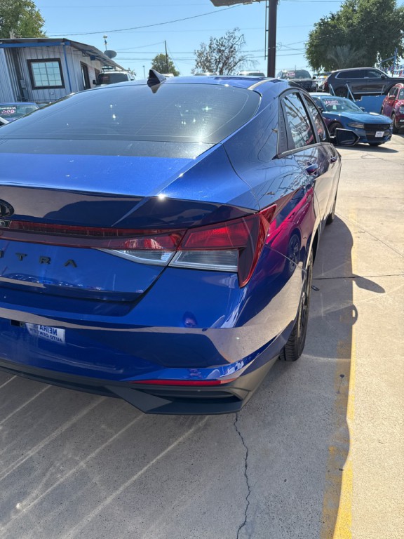 2021 Hyundai Elantra Image 3