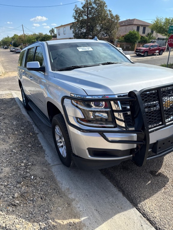 2016 Chevrolet Suburban Image 2
