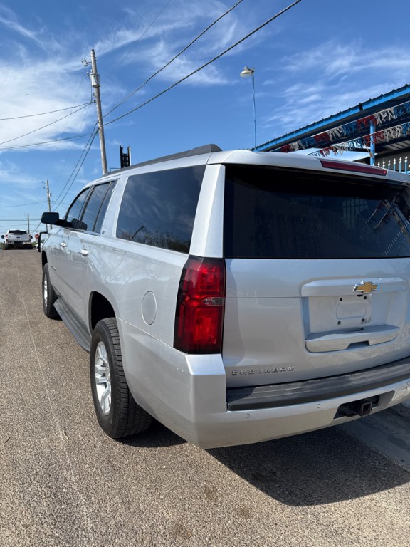 2016 Chevrolet Suburban Image 3