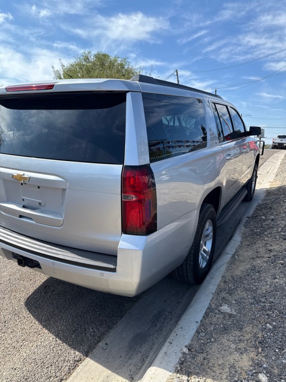 2016 Chevrolet Suburban Image 4