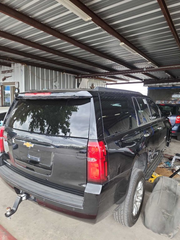 2017 Chevrolet Tahoe Image 3