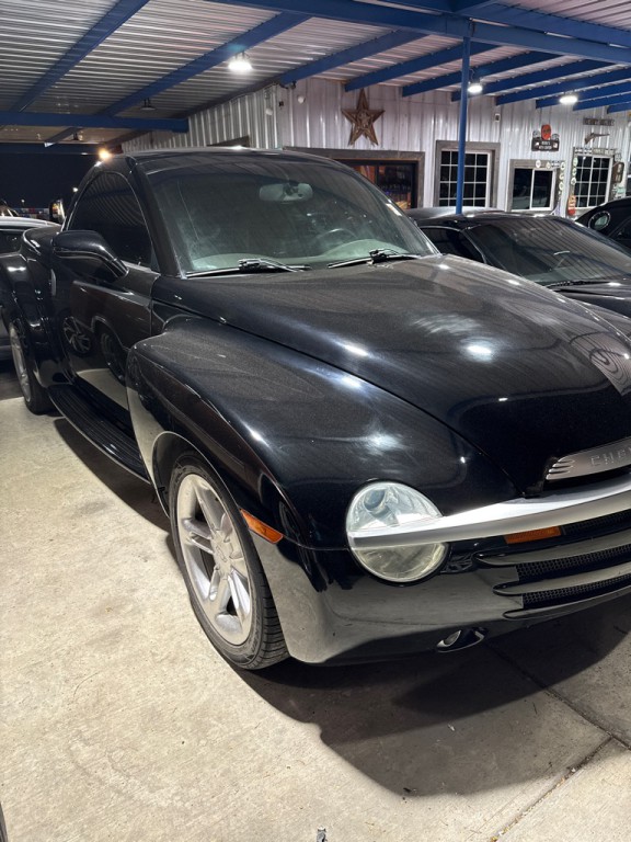 2003 Chevrolet SSR Image 2