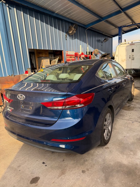 2017 Hyundai Elantra Image 3