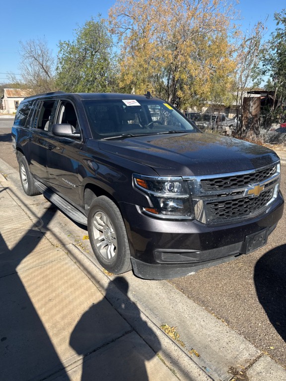 2016 Chevrolet Suburban Image 2
