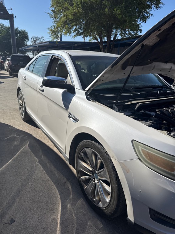 2011 Ford Taurus Image 4