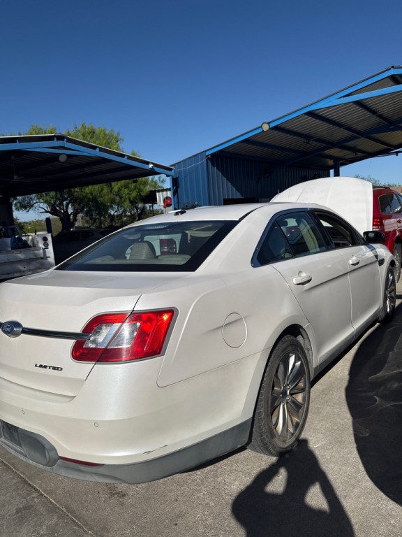 2011 Ford Taurus Image 5