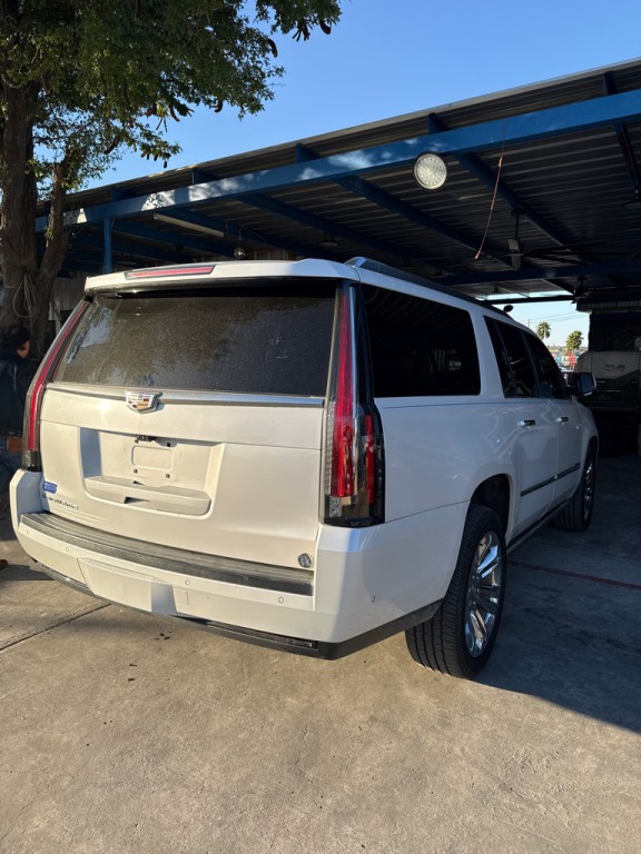 2018 Cadillac Escalade Image 3