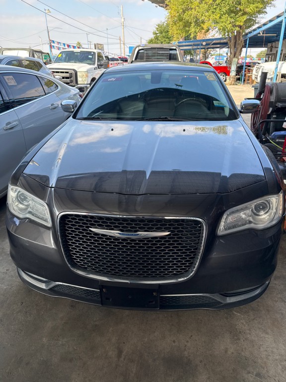 2016 Chrysler 300 Image 2