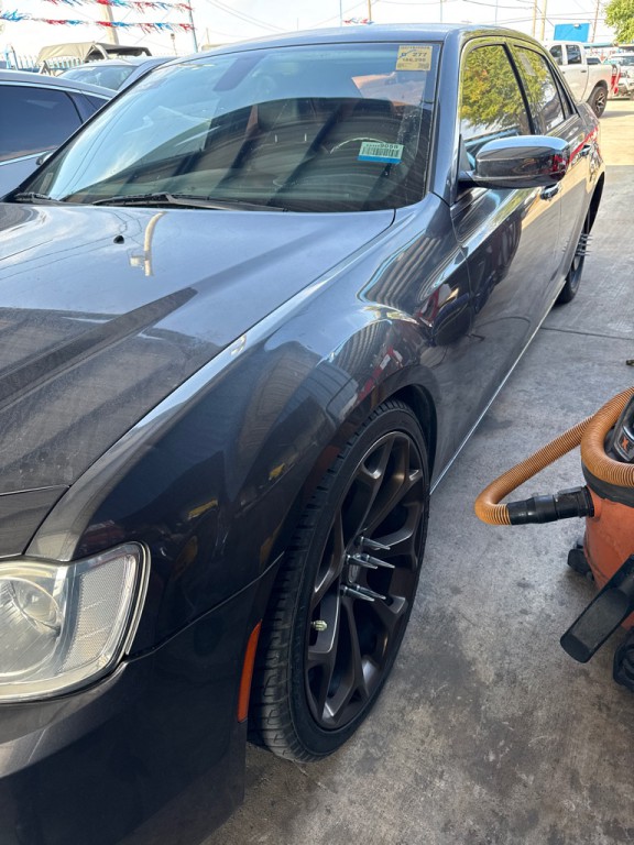 2016 Chrysler 300 Image 3