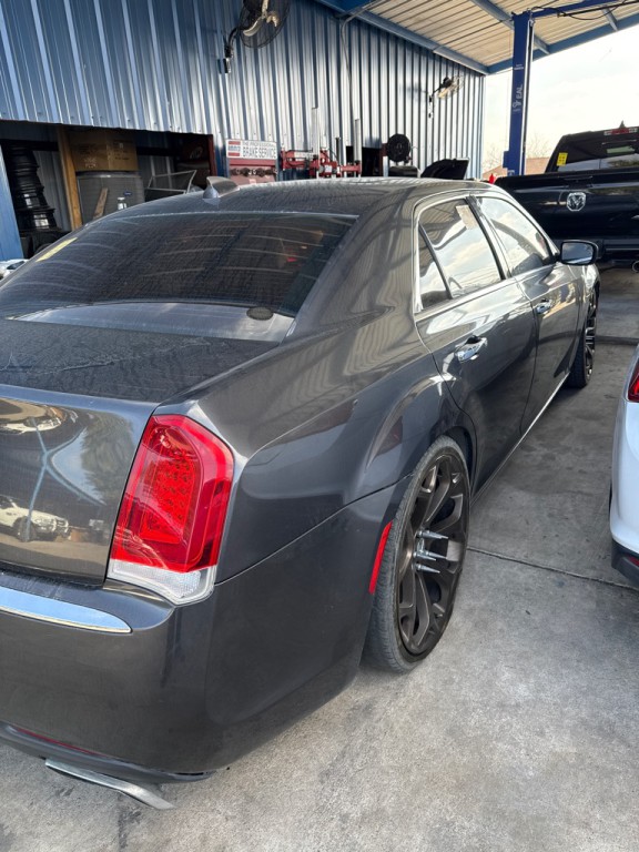 2016 Chrysler 300 Image 6