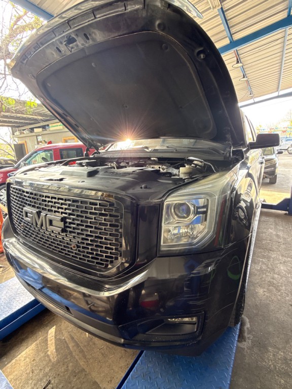 2017 GMC Yukon Image 2