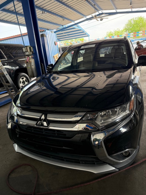 2018 Mitsubishi Outlander Image 1
