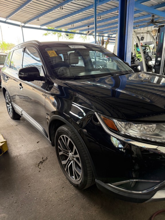 2018 Mitsubishi Outlander Image 3