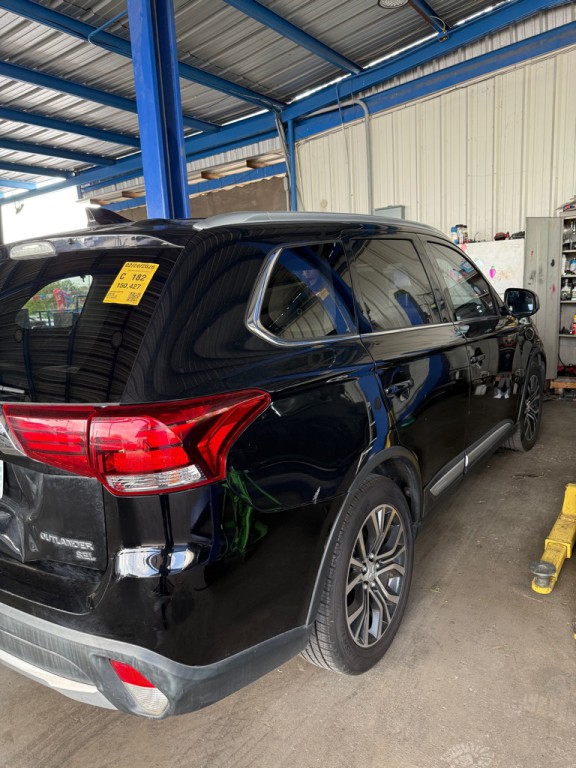 2018 Mitsubishi Outlander Image 4