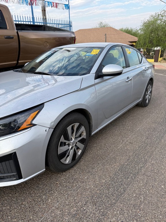 2023 Nissan Altima Image 2