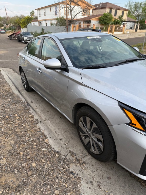 2023 Nissan Altima Image 4