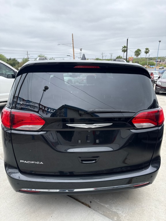 2017 Chrysler Pacifica Image 4