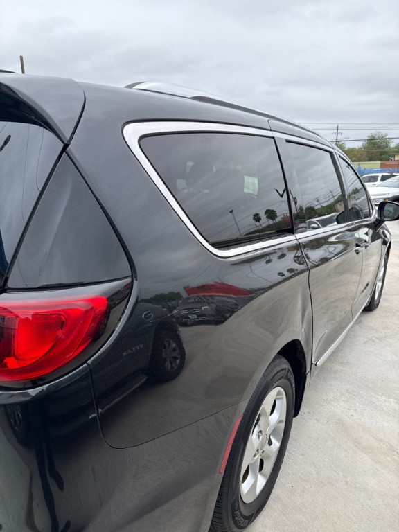2017 Chrysler Pacifica Image 5