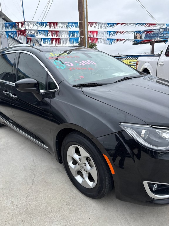 2017 Chrysler Pacifica Image 6