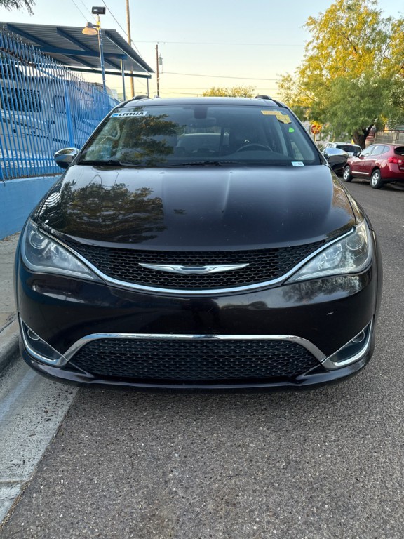 2017 Chrysler Pacifica Image 1