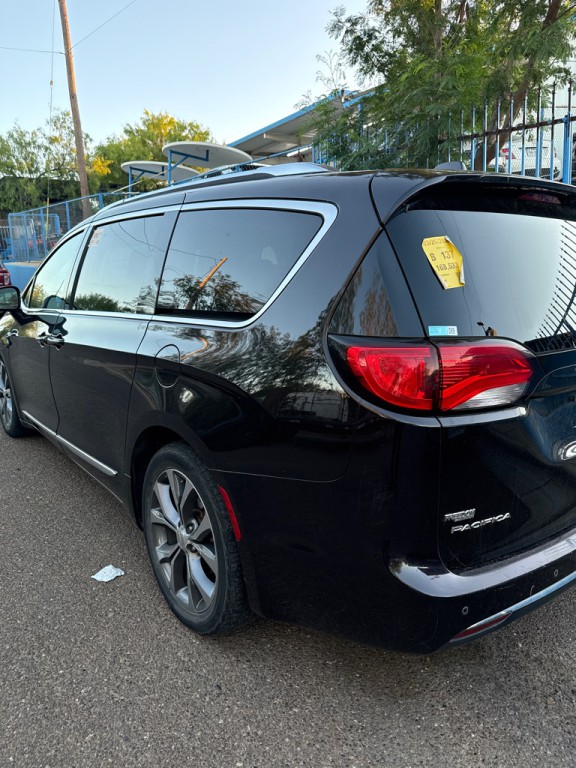 2017 Chrysler Pacifica Image 3