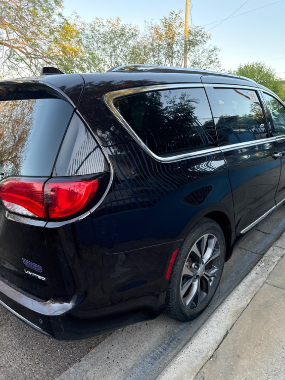 2017 Chrysler Pacifica Image 5