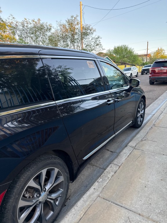 2017 Chrysler Pacifica Image 6