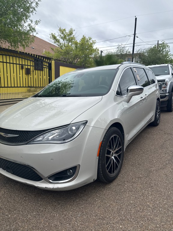 2017 Chrysler Pacifica Image 1