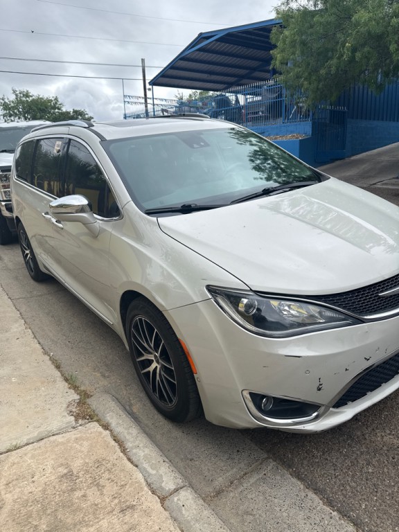 2017 Chrysler Pacifica Image 3