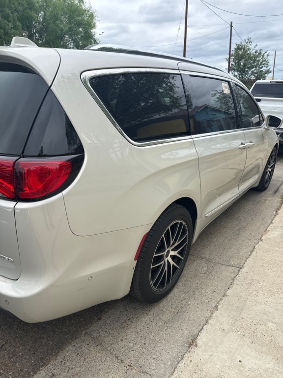 2017 Chrysler Pacifica Image 4