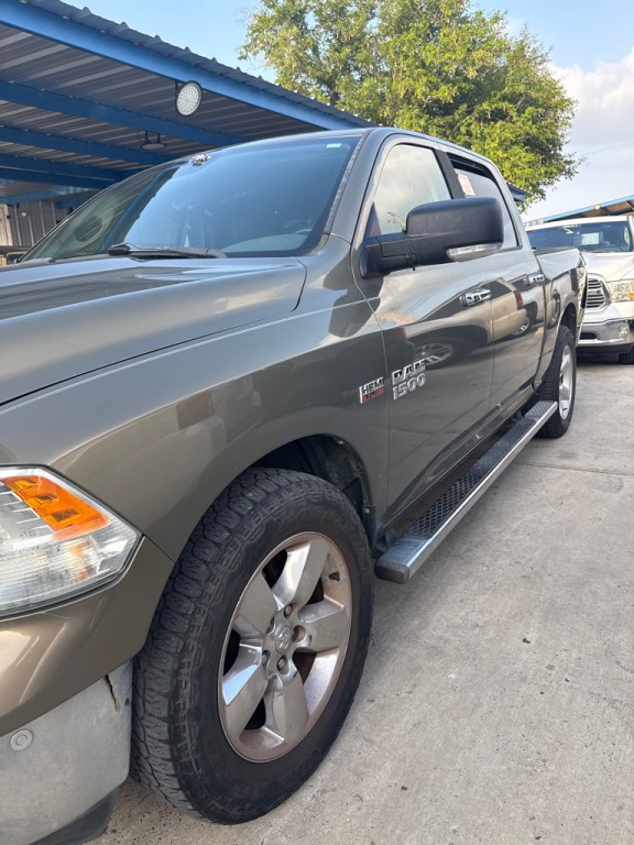 2015 RAM 1500 Image 3