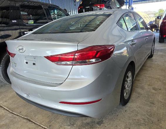 2018 Hyundai Elantra Image 3