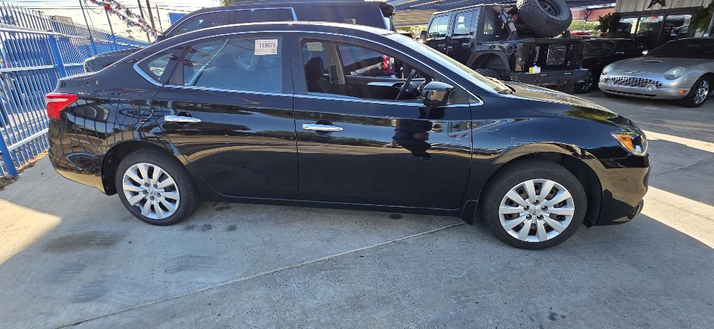 2017 Nissan Sentra Image 1