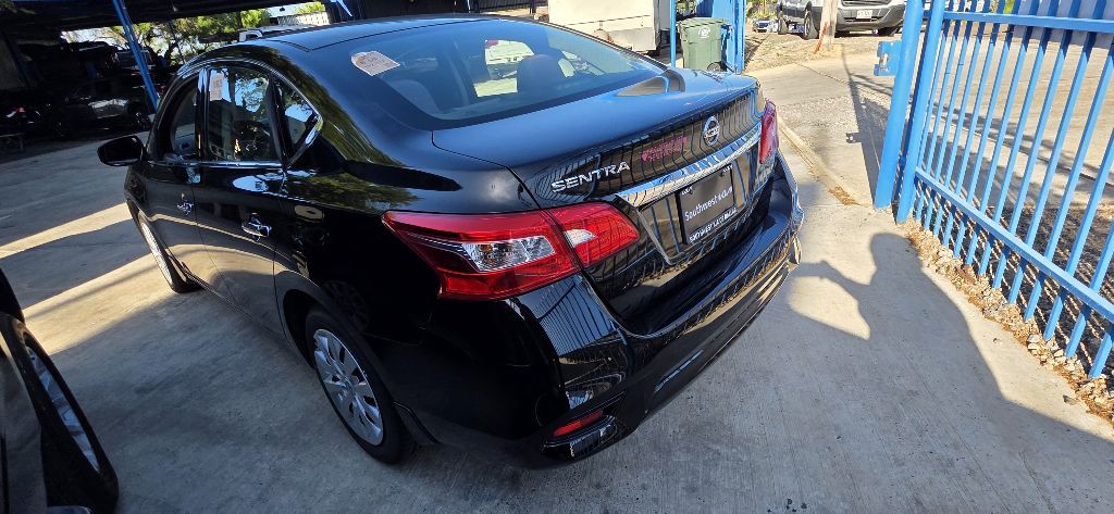 2017 Nissan Sentra Image 2
