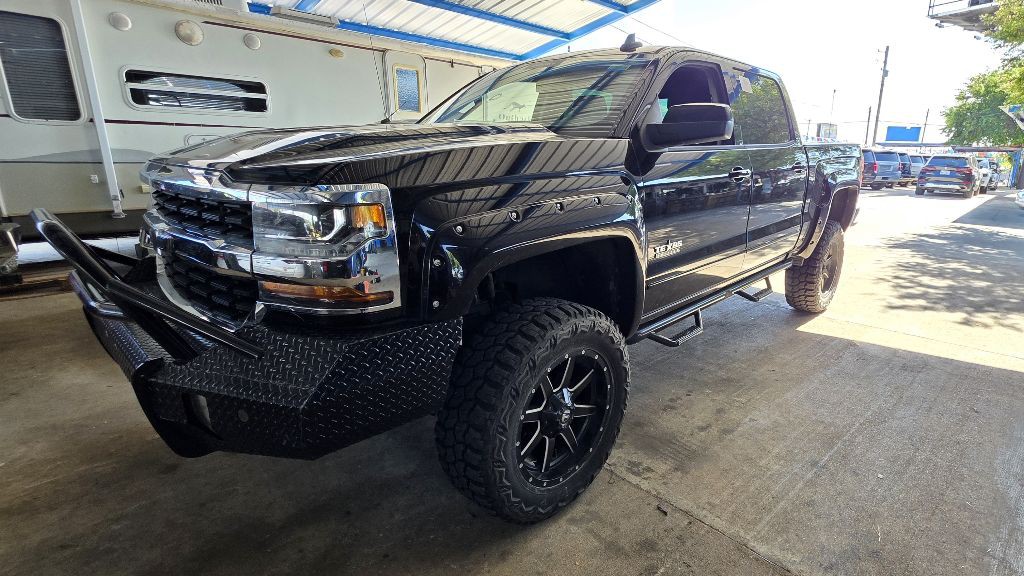 2017 Chevrolet Silverado 1500 Image 2