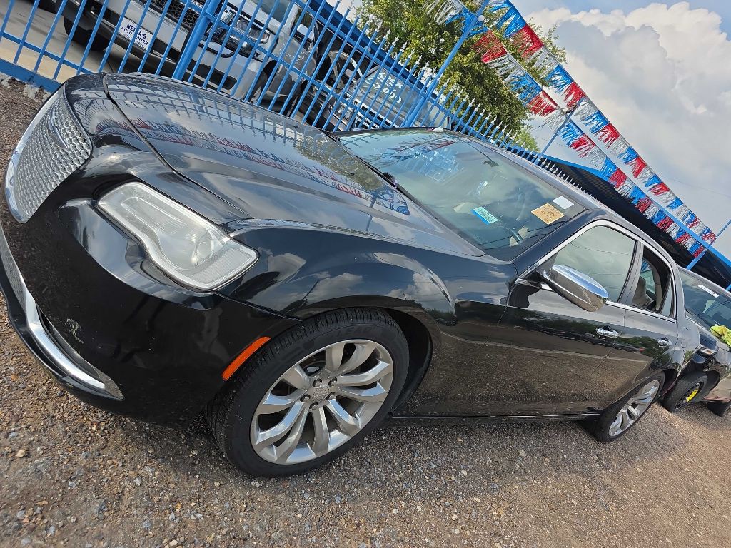 2018 Chrysler 300 Image 3