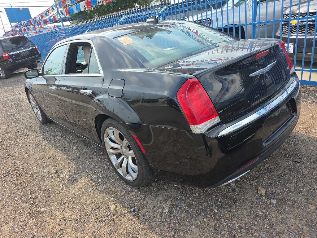 2018 Chrysler 300 Image 4