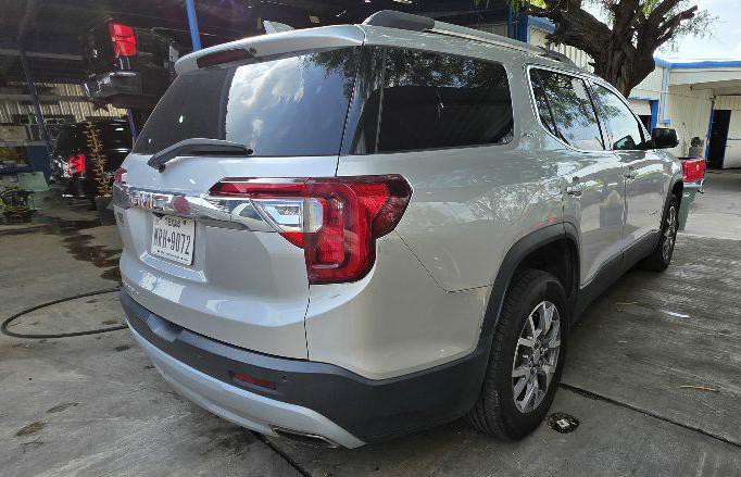 2020 GMC Acadia Image 3