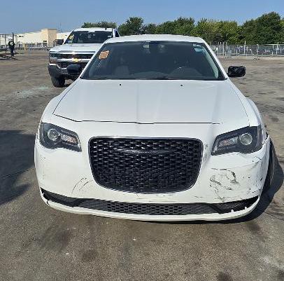 2020 Chrysler 300 Image 2