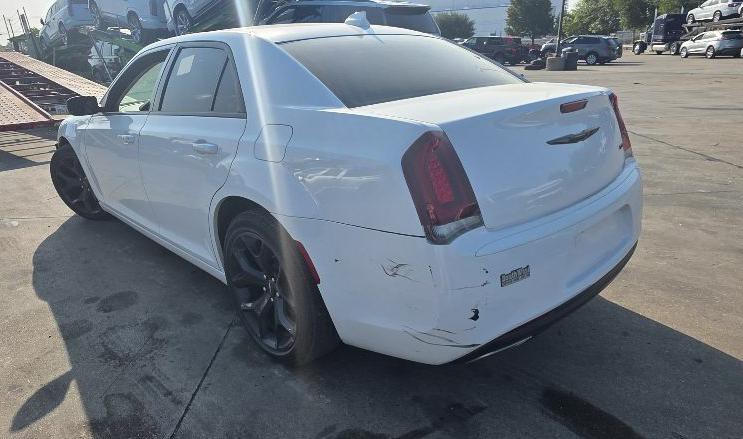 2020 Chrysler 300 Image 5