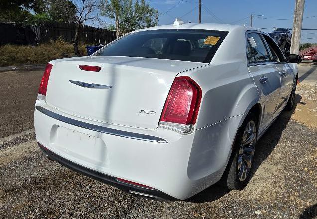 2020 Chrysler 300 Image 4