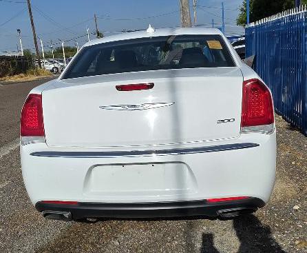 2020 Chrysler 300 Image 6
