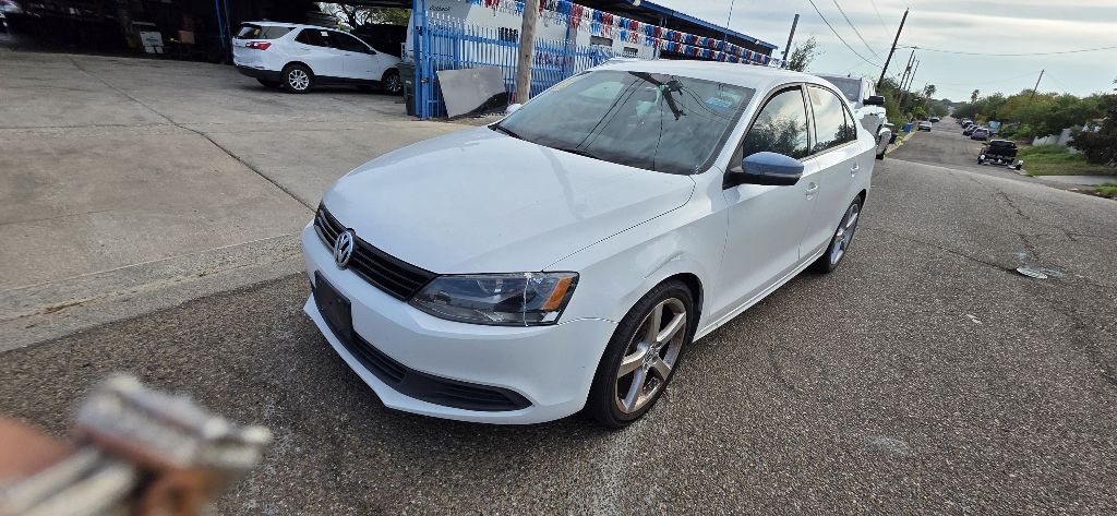 2011 Volkswagen Jetta Image 2