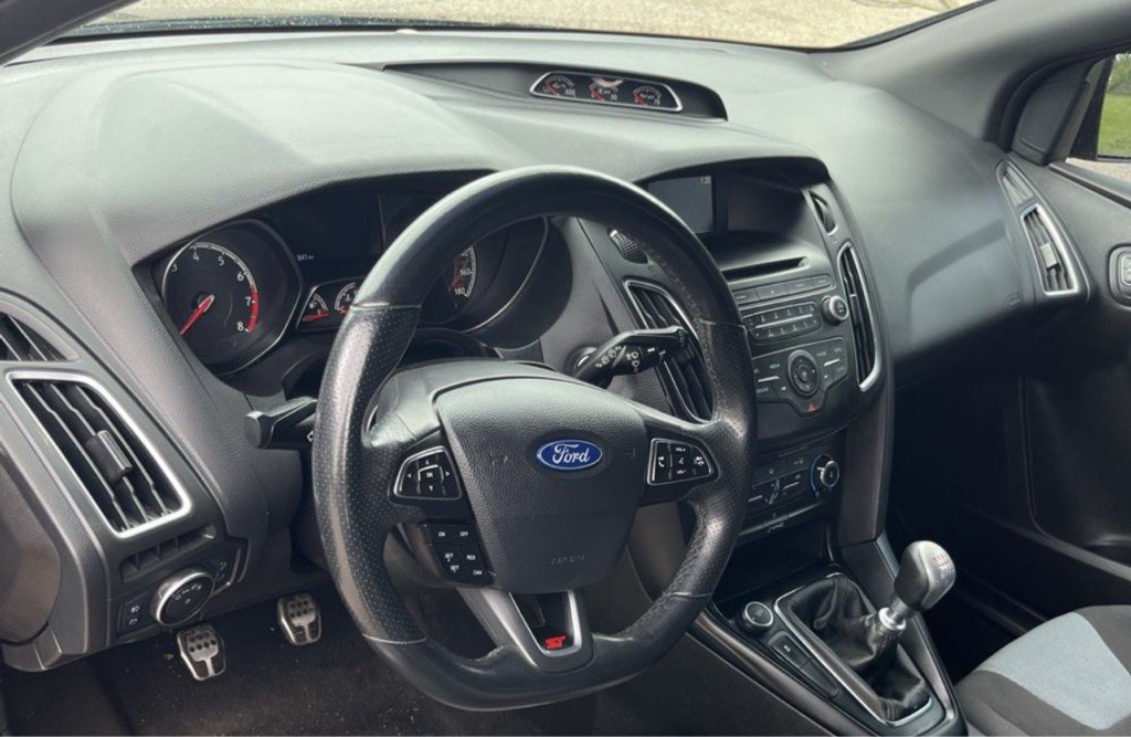 2017 Ford Focus Image 11