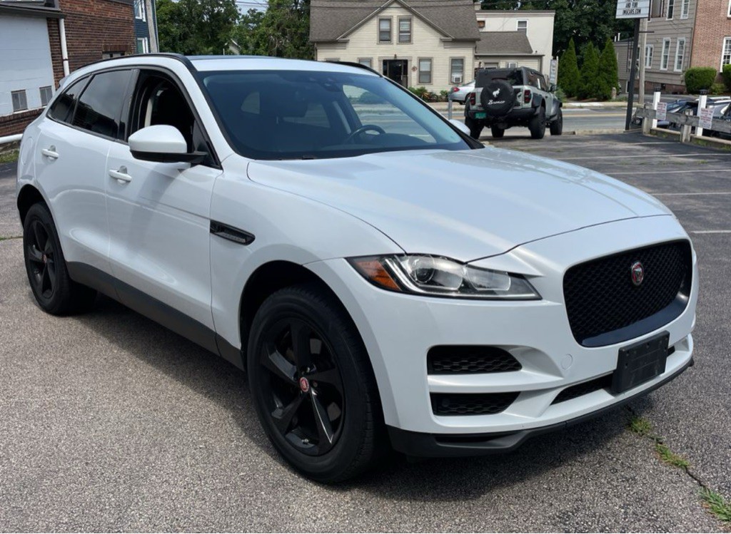 2018 Jaguar F-PACE Image 2